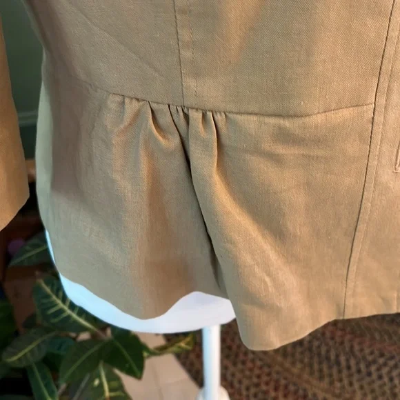 No collar rounded neck button short jacket with 3/4” bell sleeves - Picture 3 of 7